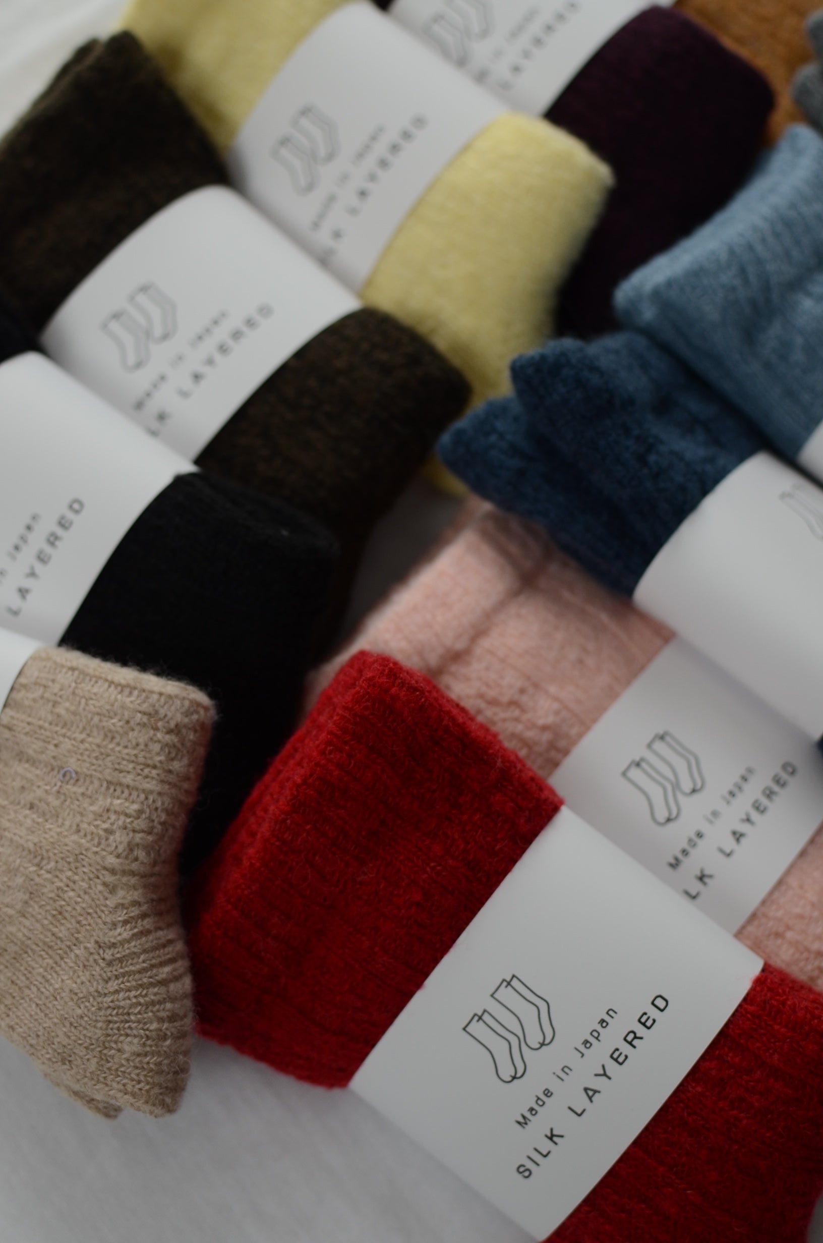 SILK LAYERED Natural wool socks.(2111TA)