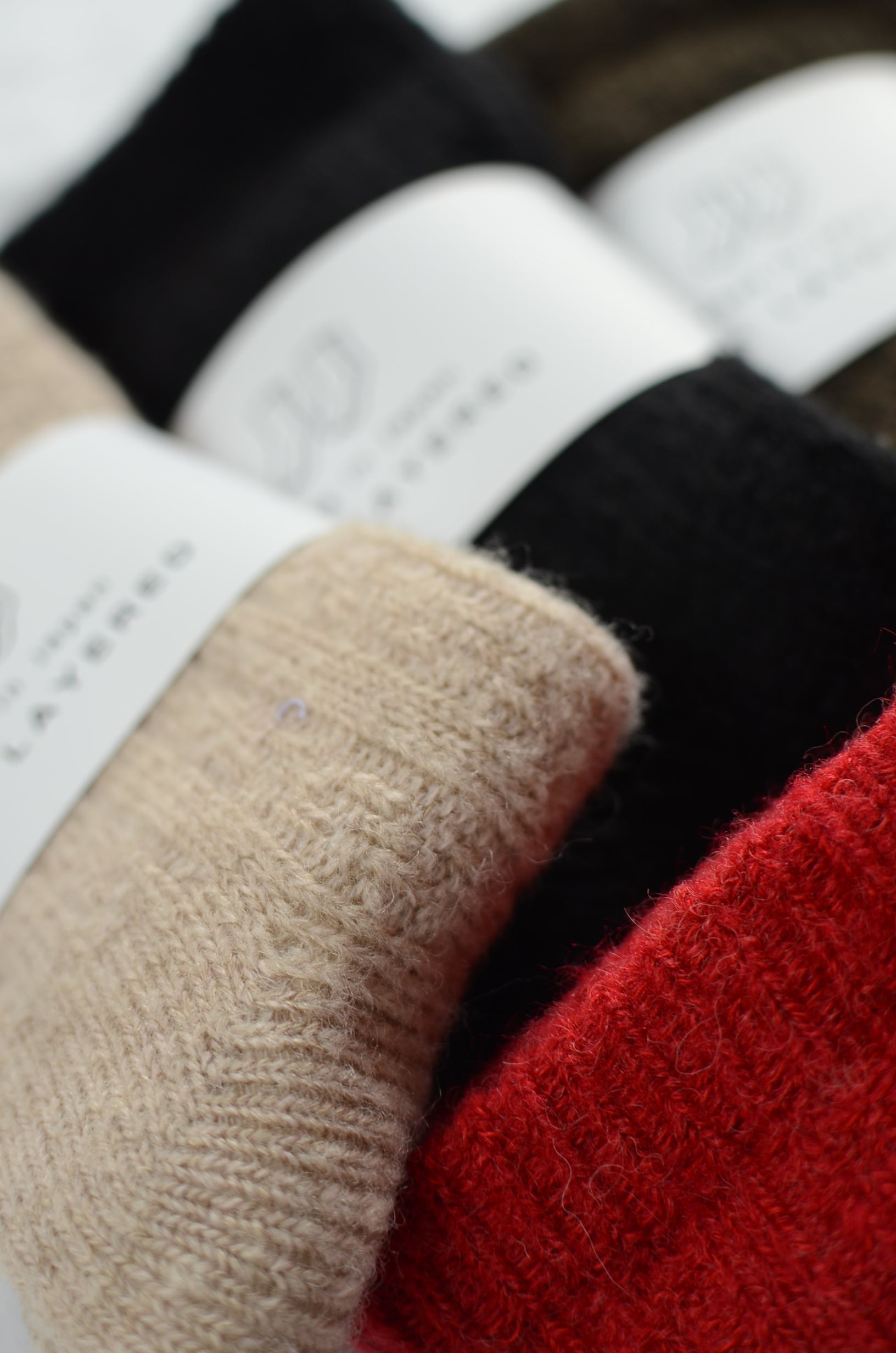 SILK LAYERED Natural wool socks.(2111TA)