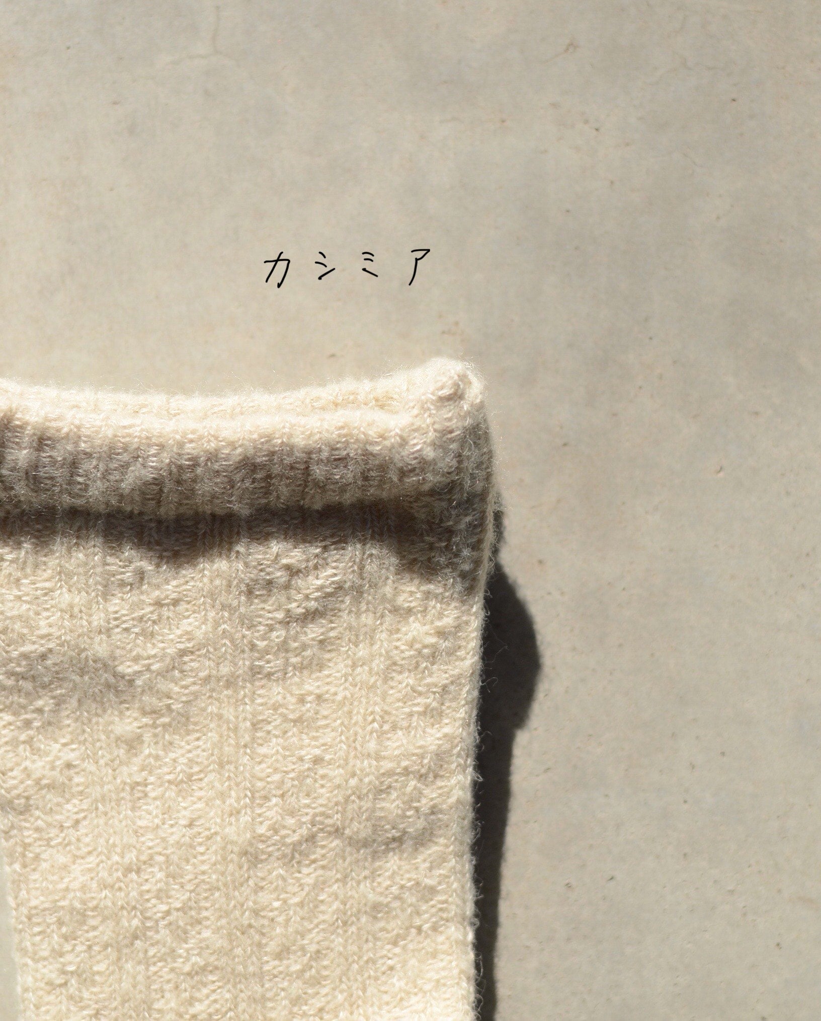 SILK LAYERED Natural wool socks.(2111TA)
