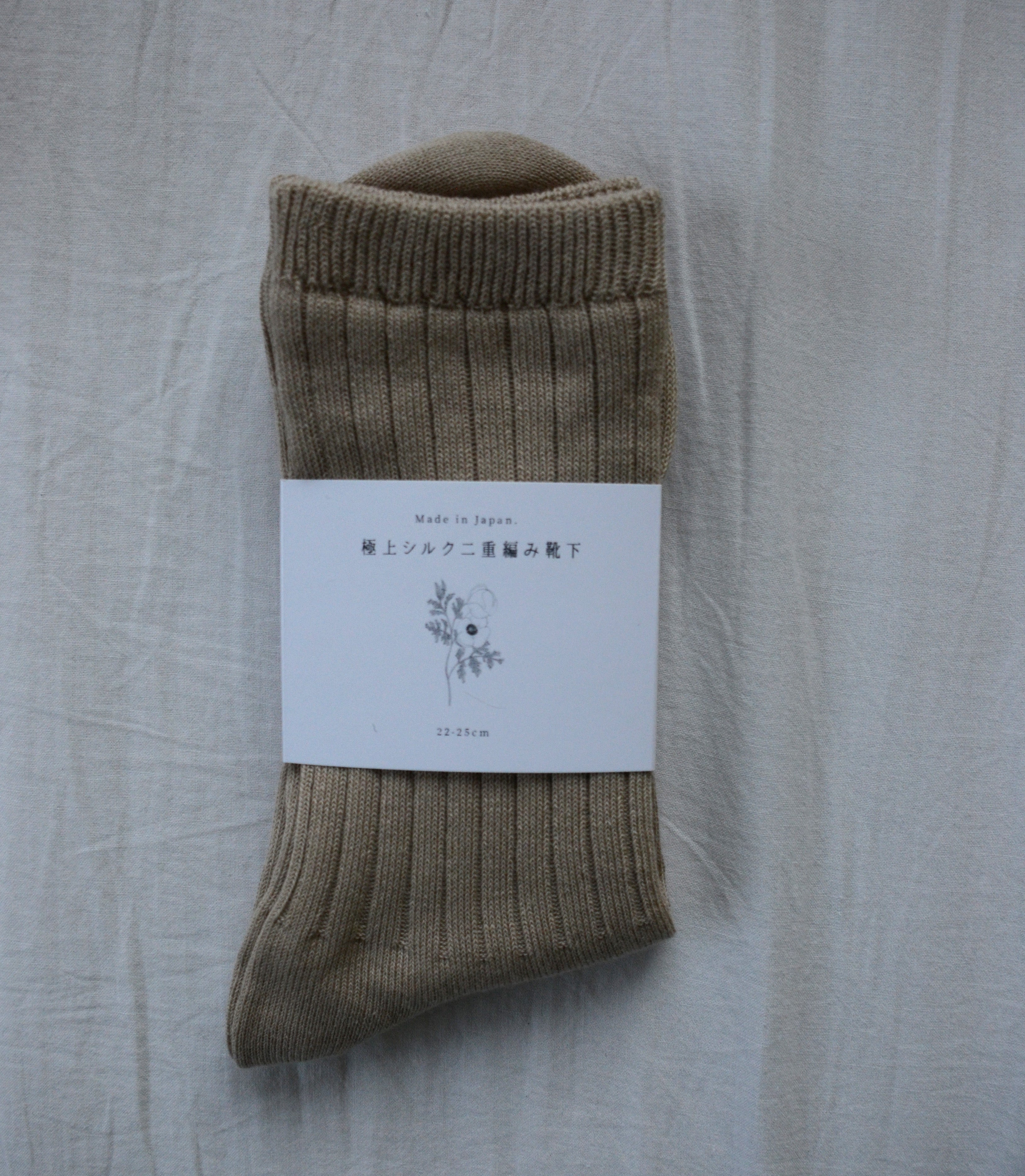 Smooth and comfortable, finest silk double socks 