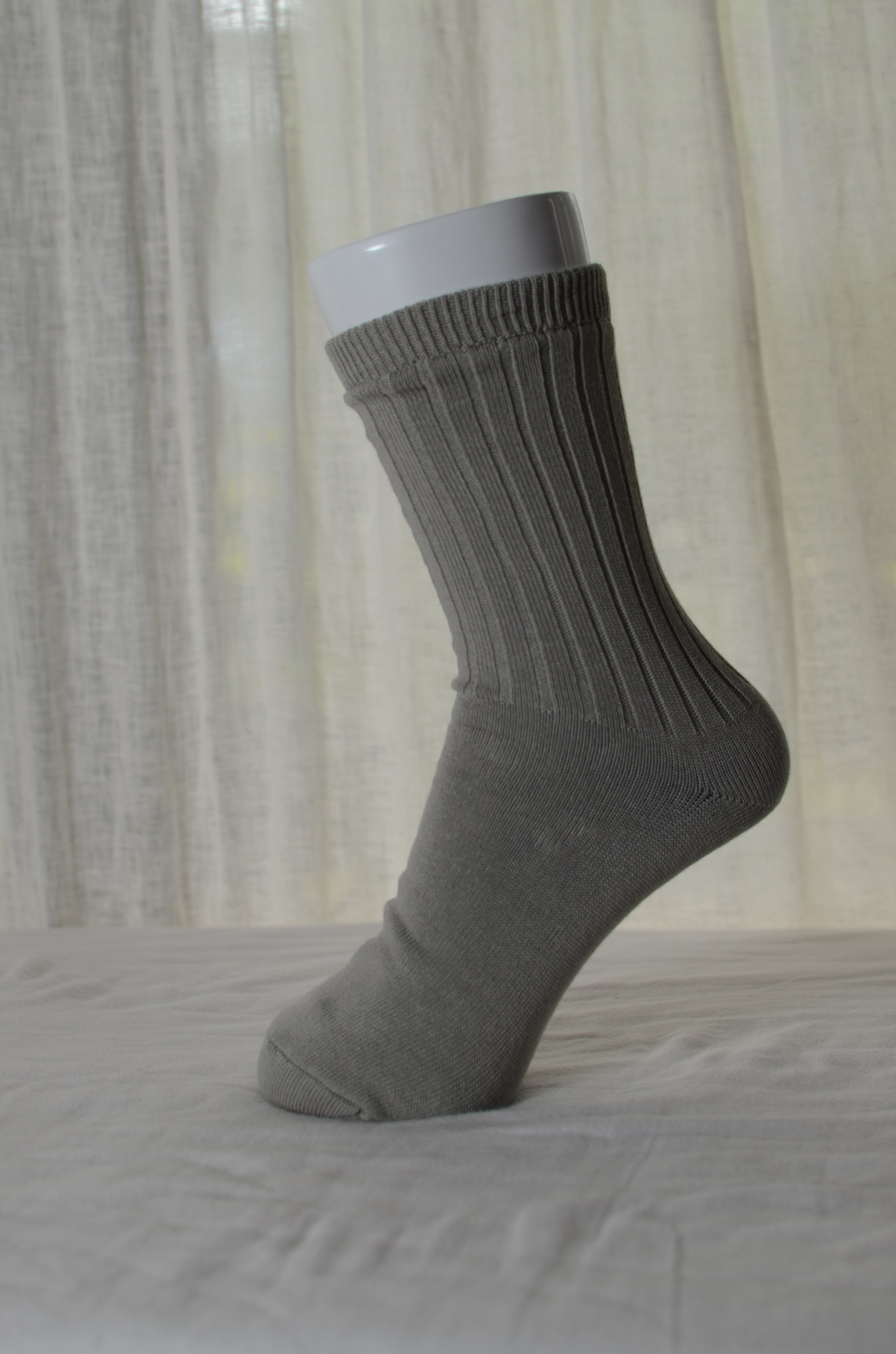 Smooth and comfortable, finest silk double socks 